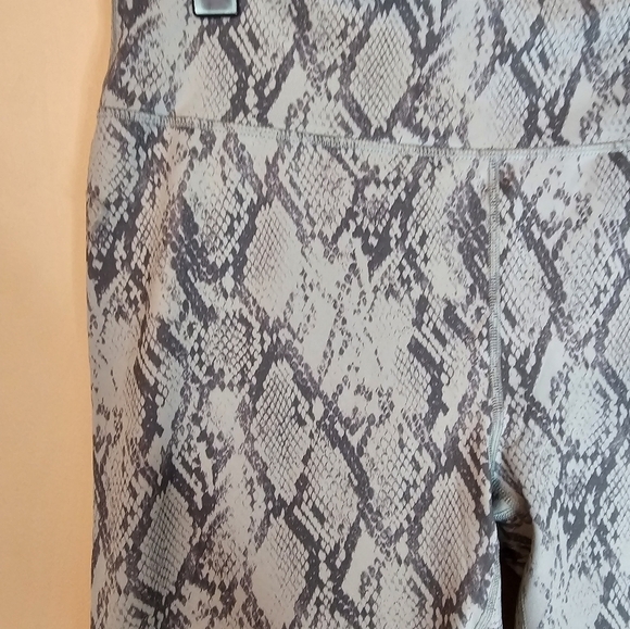 Fabletics Powerhold Snakeprint Leggins Size XXL NWT - Picture 3 of 7